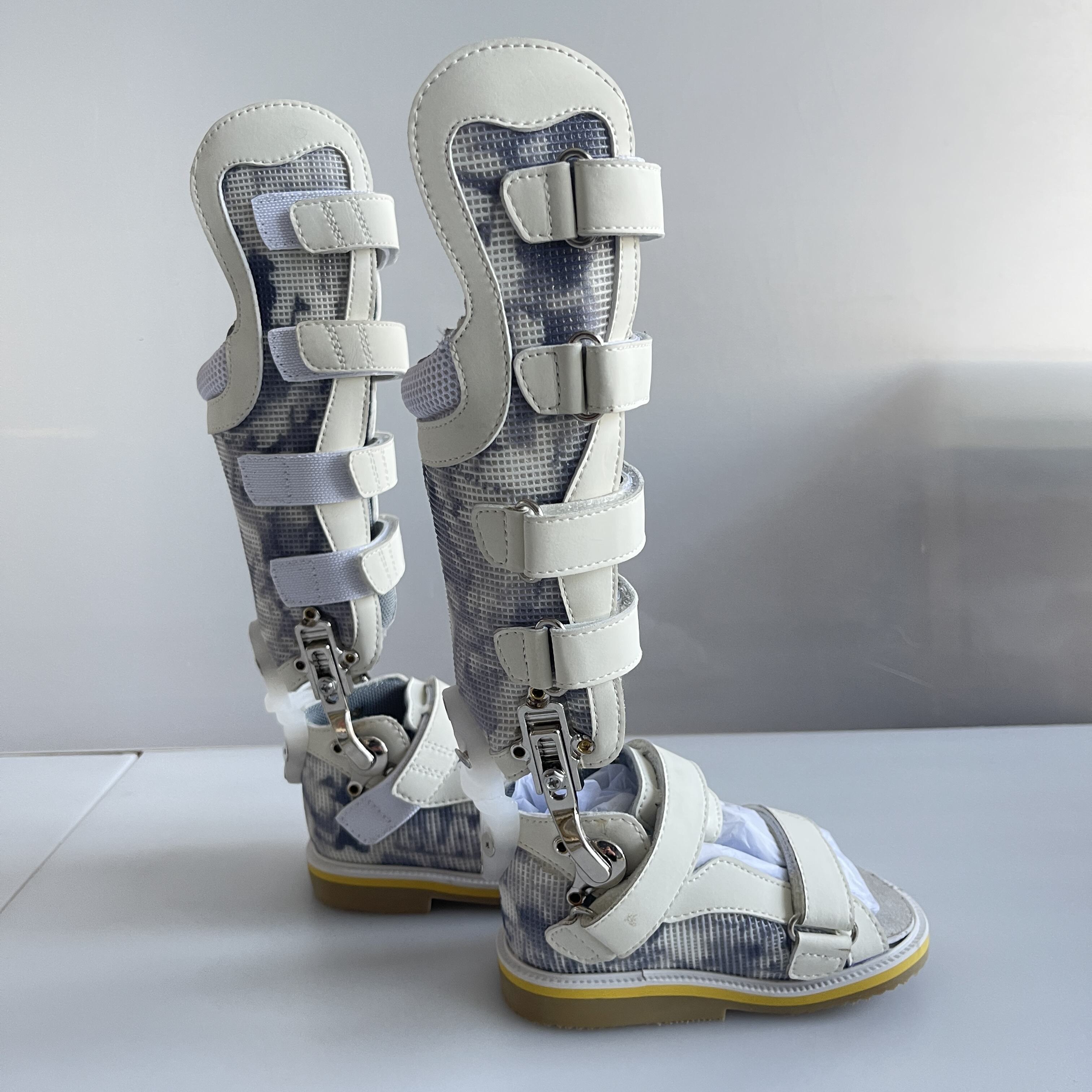 Mūsų ortopediniai bateliai plokščiapėdystei: tikslinė parama diskomfortui palengvinti