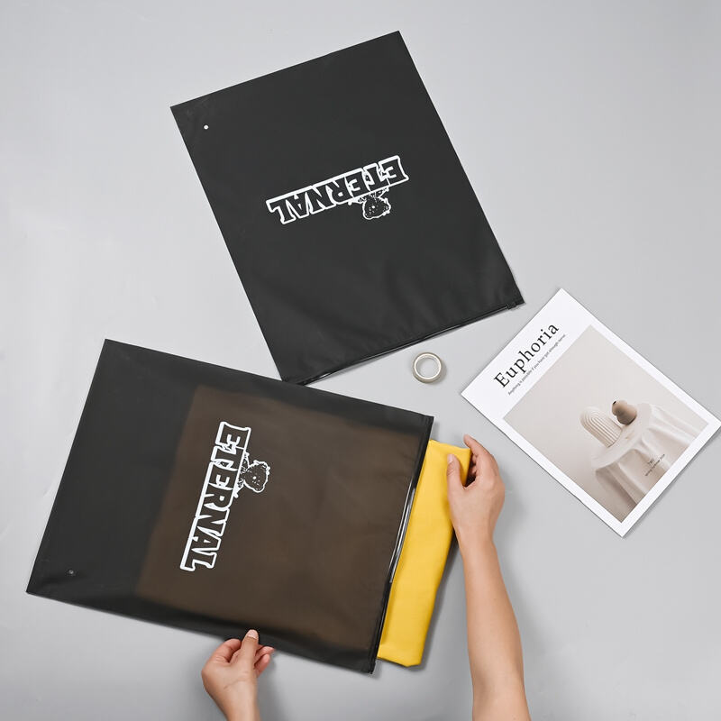 The Benefits of Using Frosted Zipper Bags for Packaging Clothing