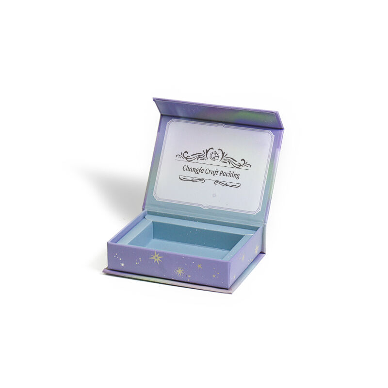 บรรจุภัณฑ์ของขวัญเด็กหญิงขนาดเล็กรีไซเคิลแบบปรับแต่งได้จากซีเอฟ พร้อมเคลือบเงาปิดผนึกด้วยแม่เหล็กและฟอยล์ยูวี