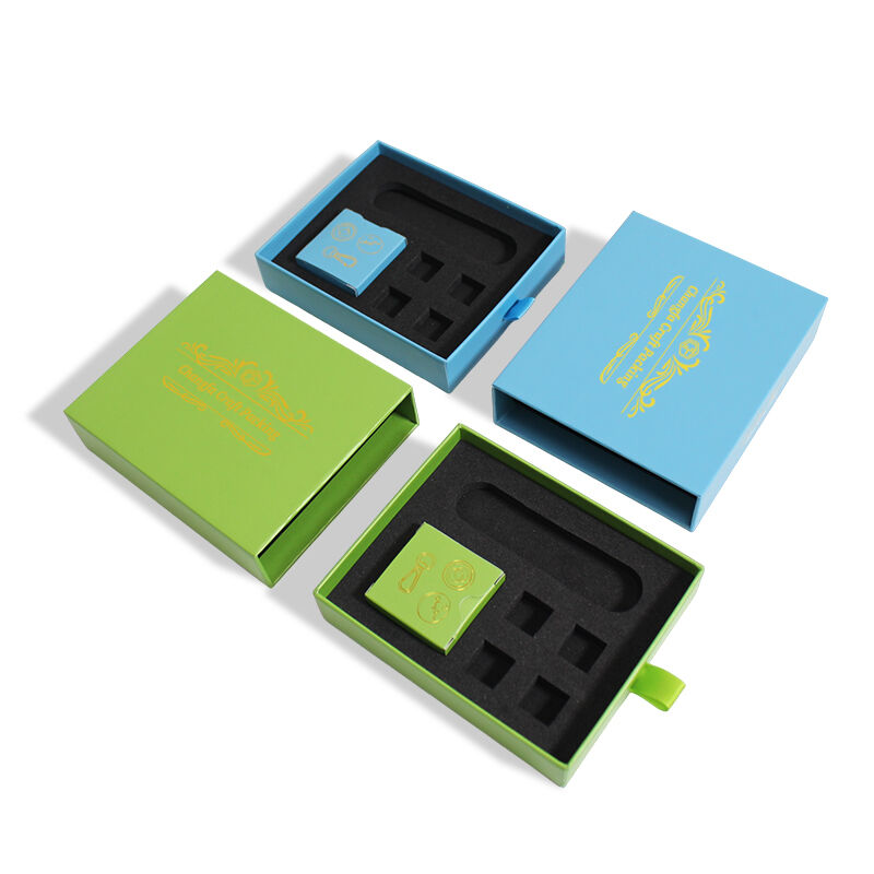 ギフト用キーホルダー引き出し式段ボールボックス（フォームインサート付き）