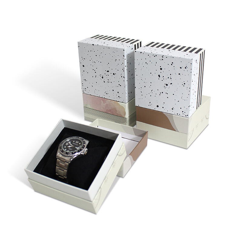 Óra leválasztható fedelű doboz nyakrésszel, párna habbetéttel