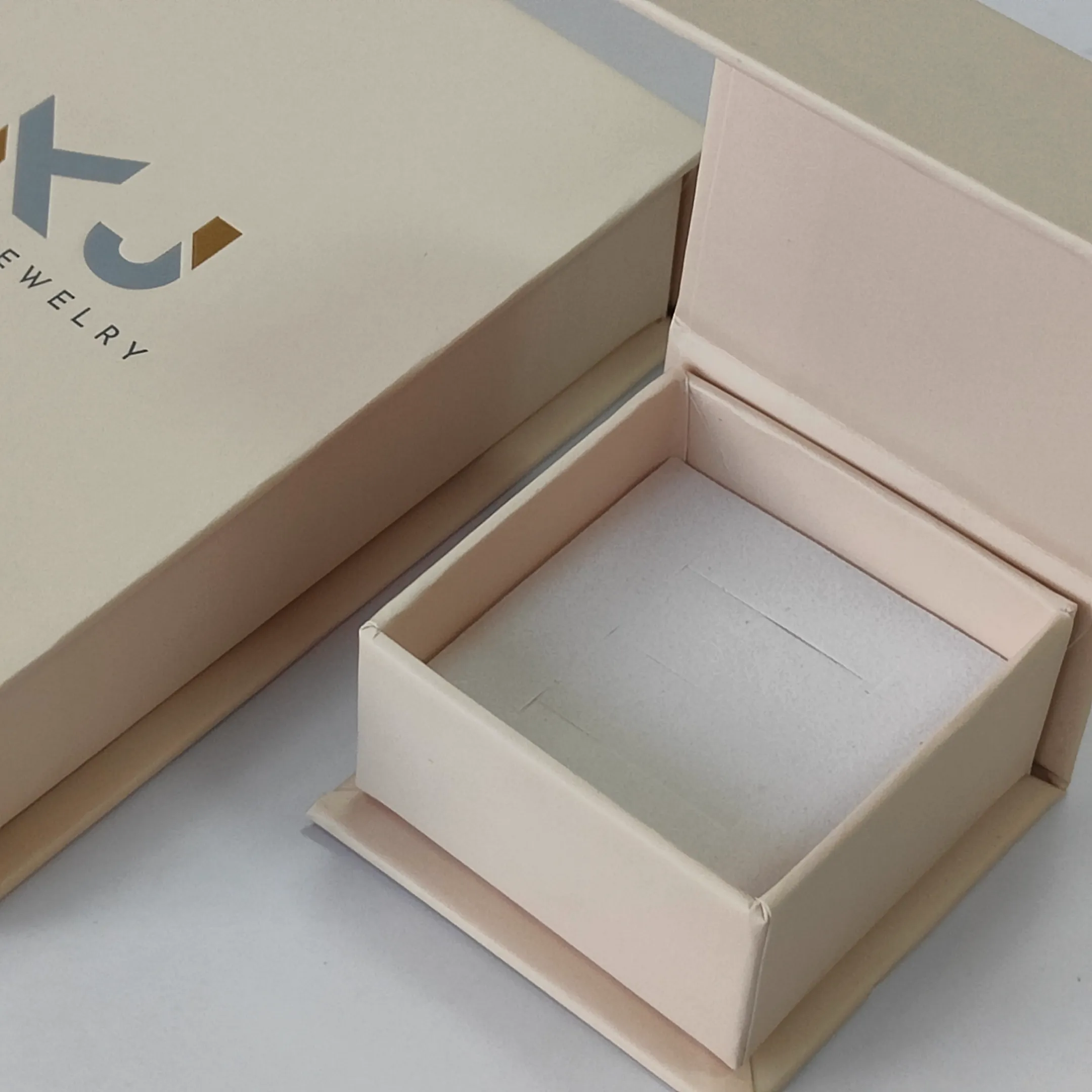 Custom Magnetic Boxes: Create a Memorable Presentation