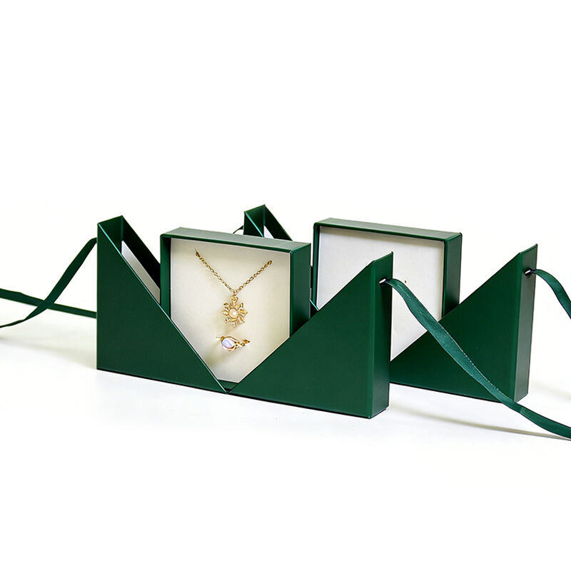 Индивидуальная роскошная маленькая квадратная картонная упаковочная коробка CF с золотым металлическим логотипом для ювелирных изделий, подарочная коробка с лентой