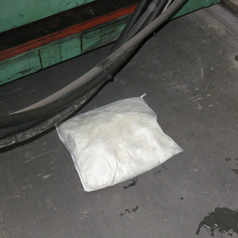 Стандартная впитывающая подушка для масла и топлива — 40 см x 50 см (упаковка по 10 шт.)