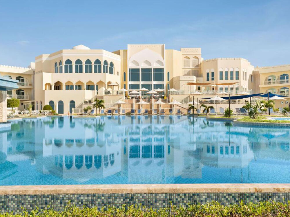 فندق ويندهام جاردن صلالة مرباط غرفة نوم ومطعم وأثاث متحرك