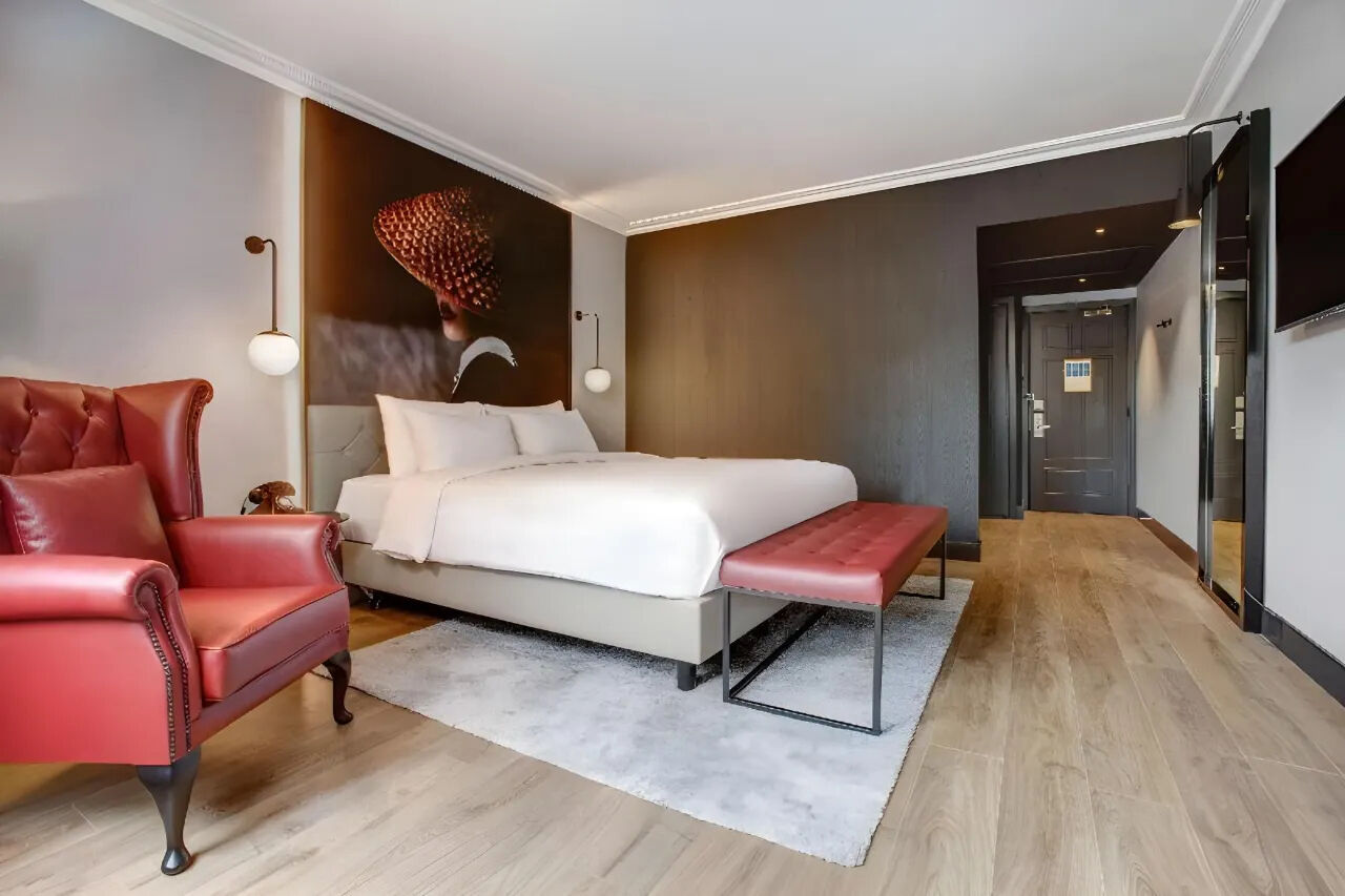 Radisson RED London Gatwick Airport