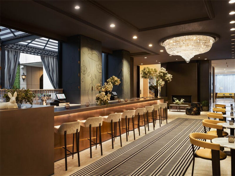 Contemporary Construction That Complements Interior Decors