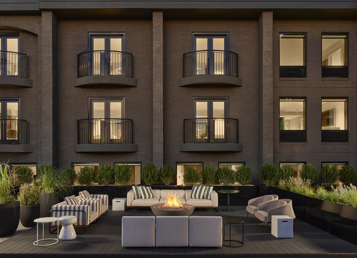 हॉटेल्ससाठी बाह्य फर्निचर का हवामान प्रतिरोधक असते?