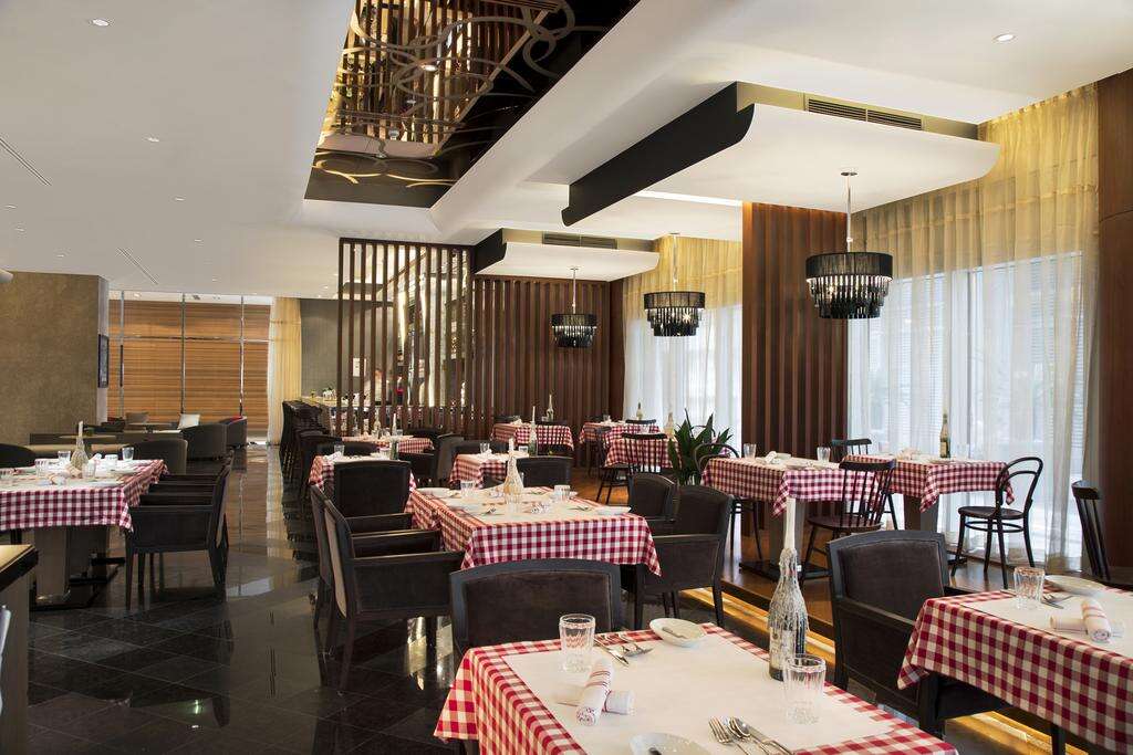 Pearl Rotana Capital Centre (15).jpg