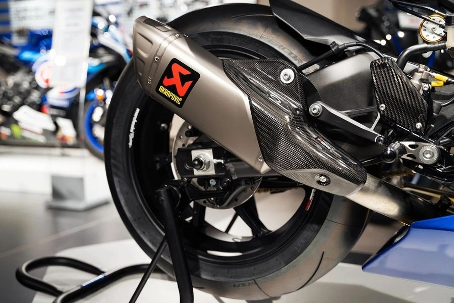The Valentino Rossi Yamaha R1 is here1.png