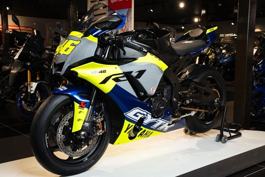 The Valentino Rossi Yamaha R1 is here5.png