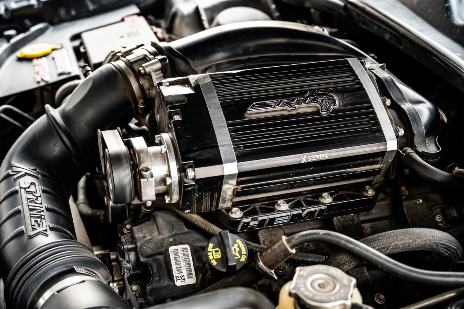Dodge Hellcat's ultimate clash of muscle and performance reveals the amazing charm of this ultimate car!2.png