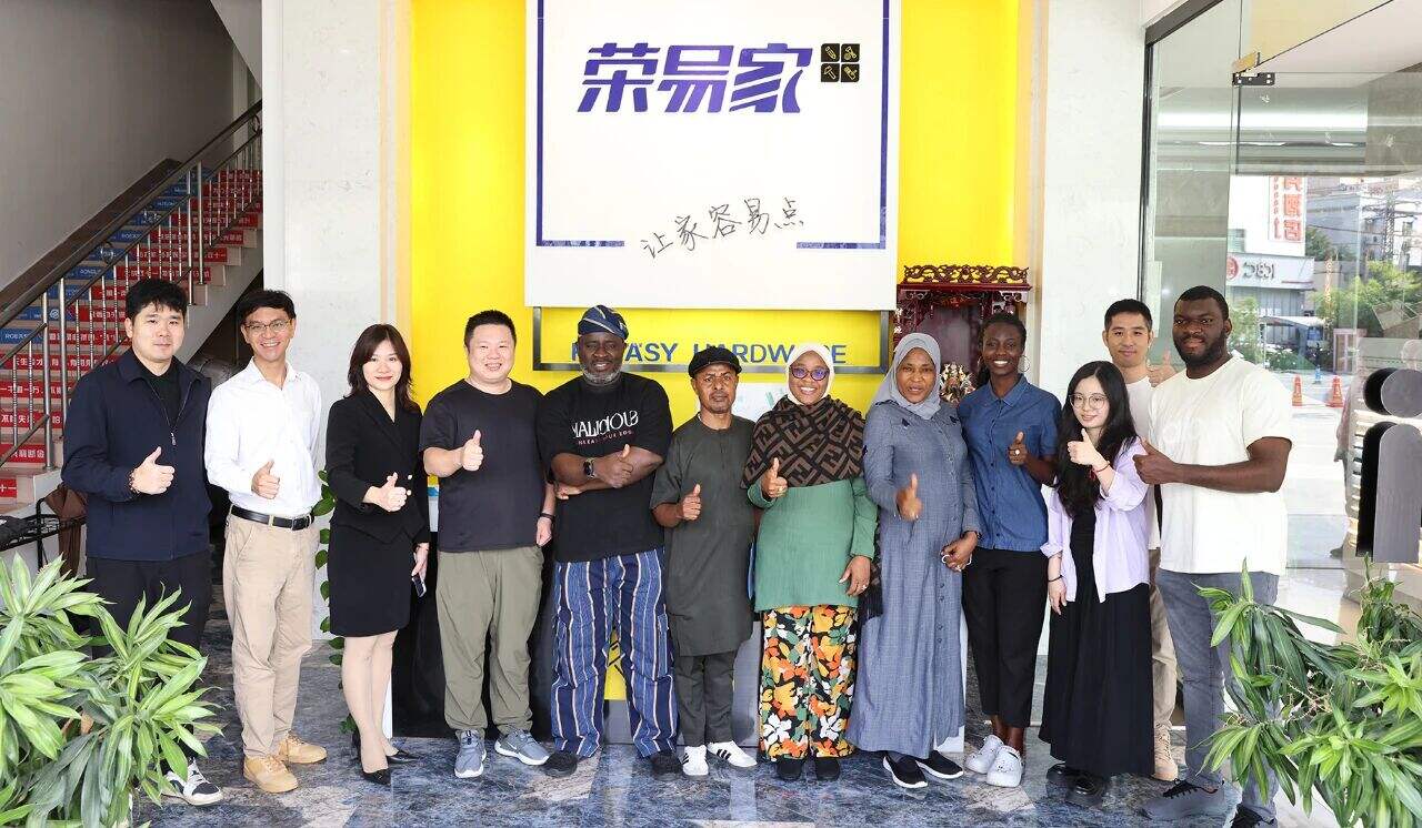 ROEASY News | Nigeryjski Konsulat Generalny w Kantonie odwiedza ROEASY podczas Targów w Kantonie, aby zbadać chińskie „inteligentne” producje materiałów budowlanych do domu