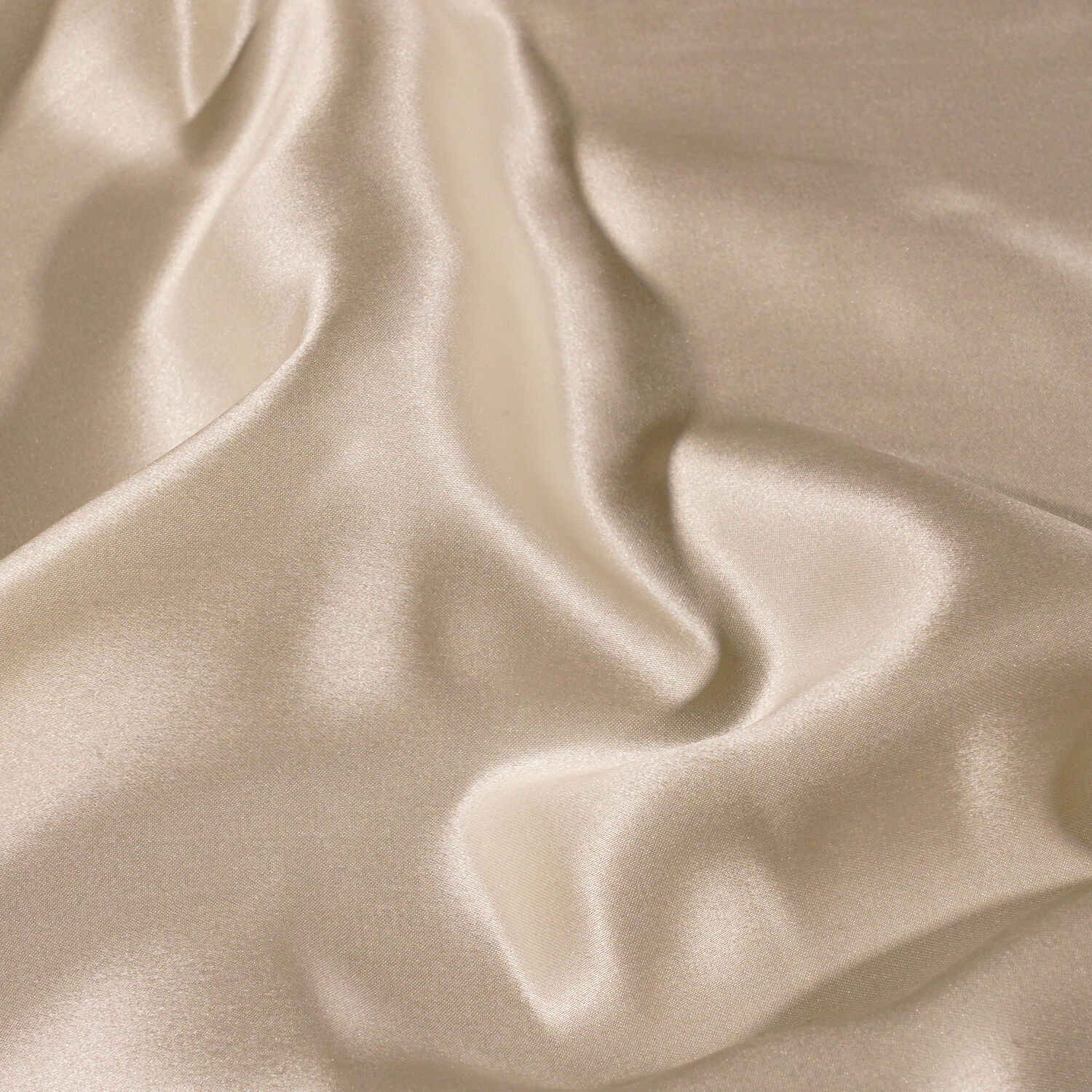 What Are the Benefits of Using Pure Silk Fabric in Home Du00e9cor?