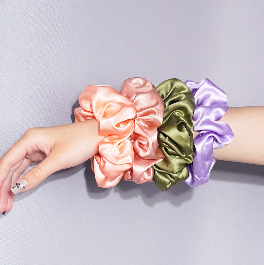How to Choose the Best 100% Silk Scrunchies for Your Hair Type?