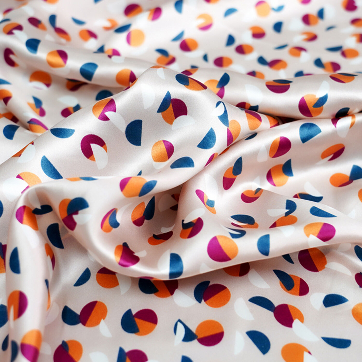 What Are the Benefits of Sourcing Printed Silk Fabric Wholesale?