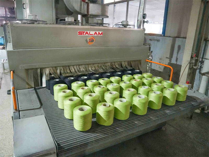 Radiofrekvenční sušička pro barevný příz