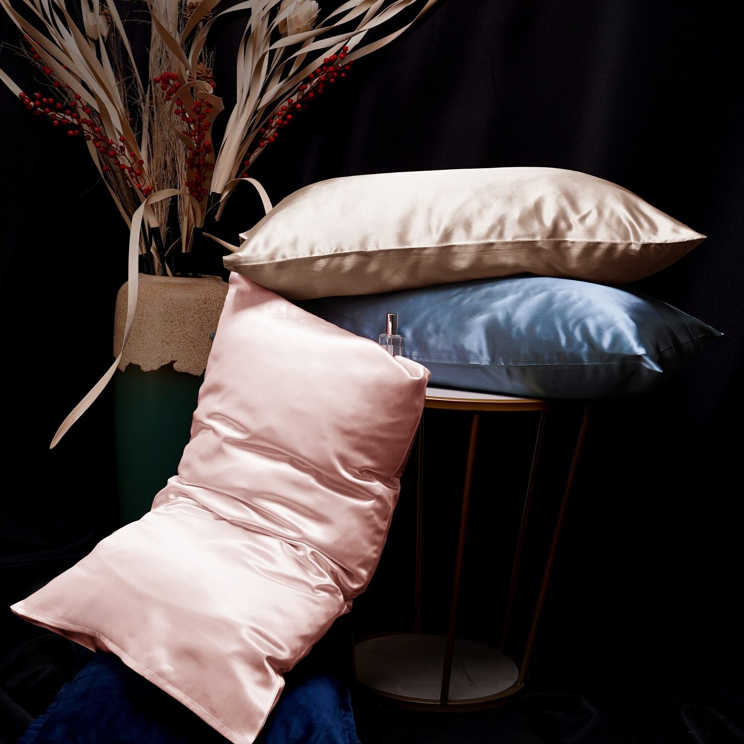 How to Choose the Right Silk Pillowcase for Your Skin Type
