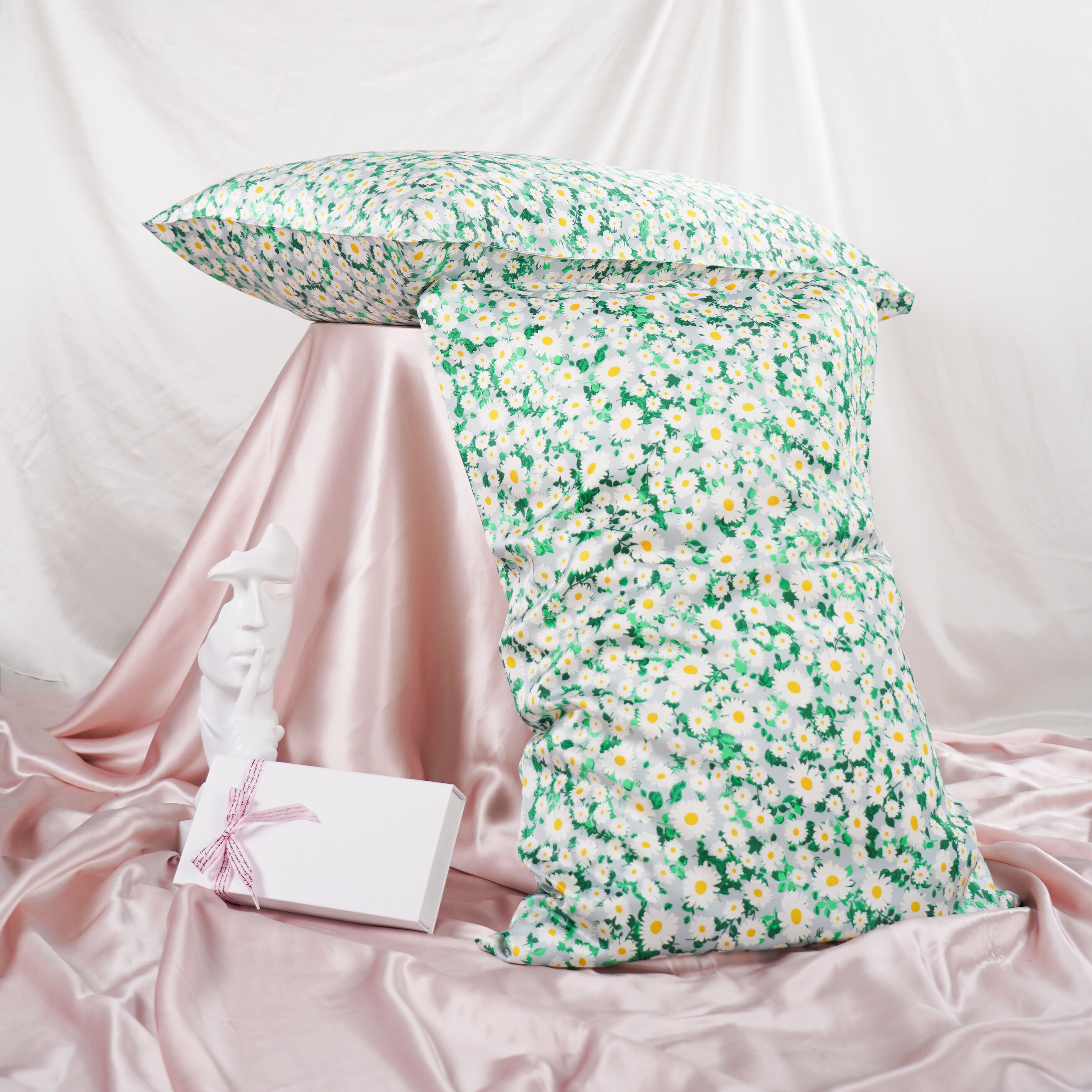 What Are the Differences Between 100% Silk and Other Fabrics?