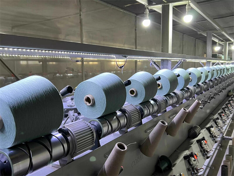 Hotový barevný příz na cívce