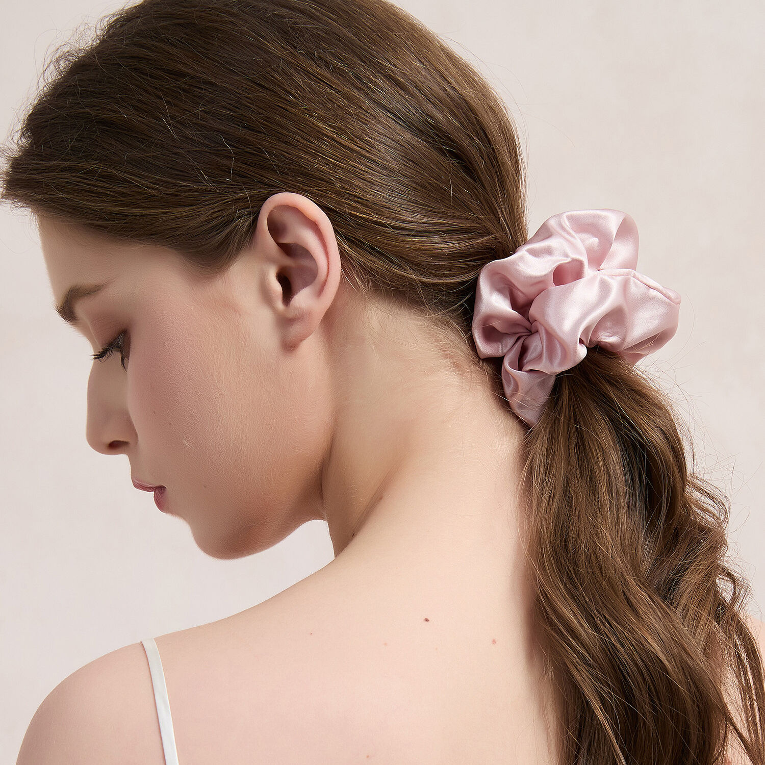 How Do 100% Mulberry Silk Scrunchies Help Prevent Hair Damage?