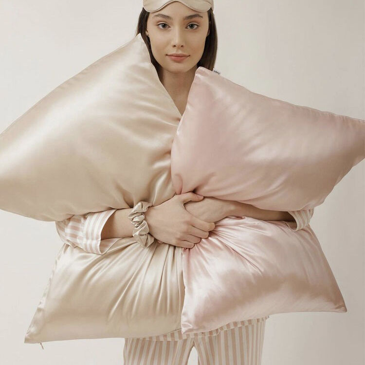 How Silk Pillowcases Enhance Sleep Quality and Comfor