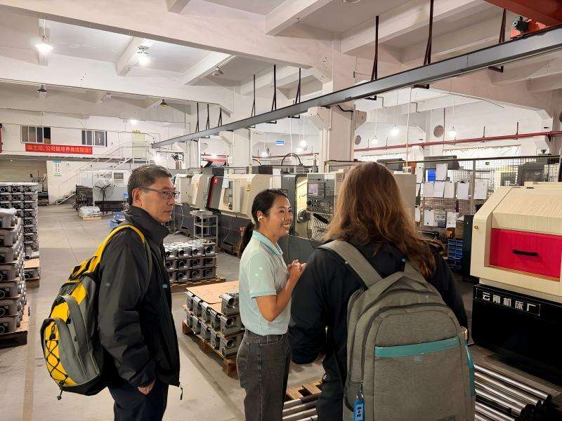 canadian precision manufacturing client visits our factory to explore custom solutions for photoelectric injection molding parts-2