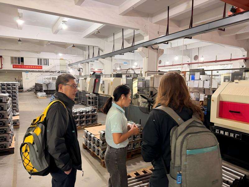 canadian precision manufacturing client visits our factory to explore custom solutions for photoelectric injection molding parts-1