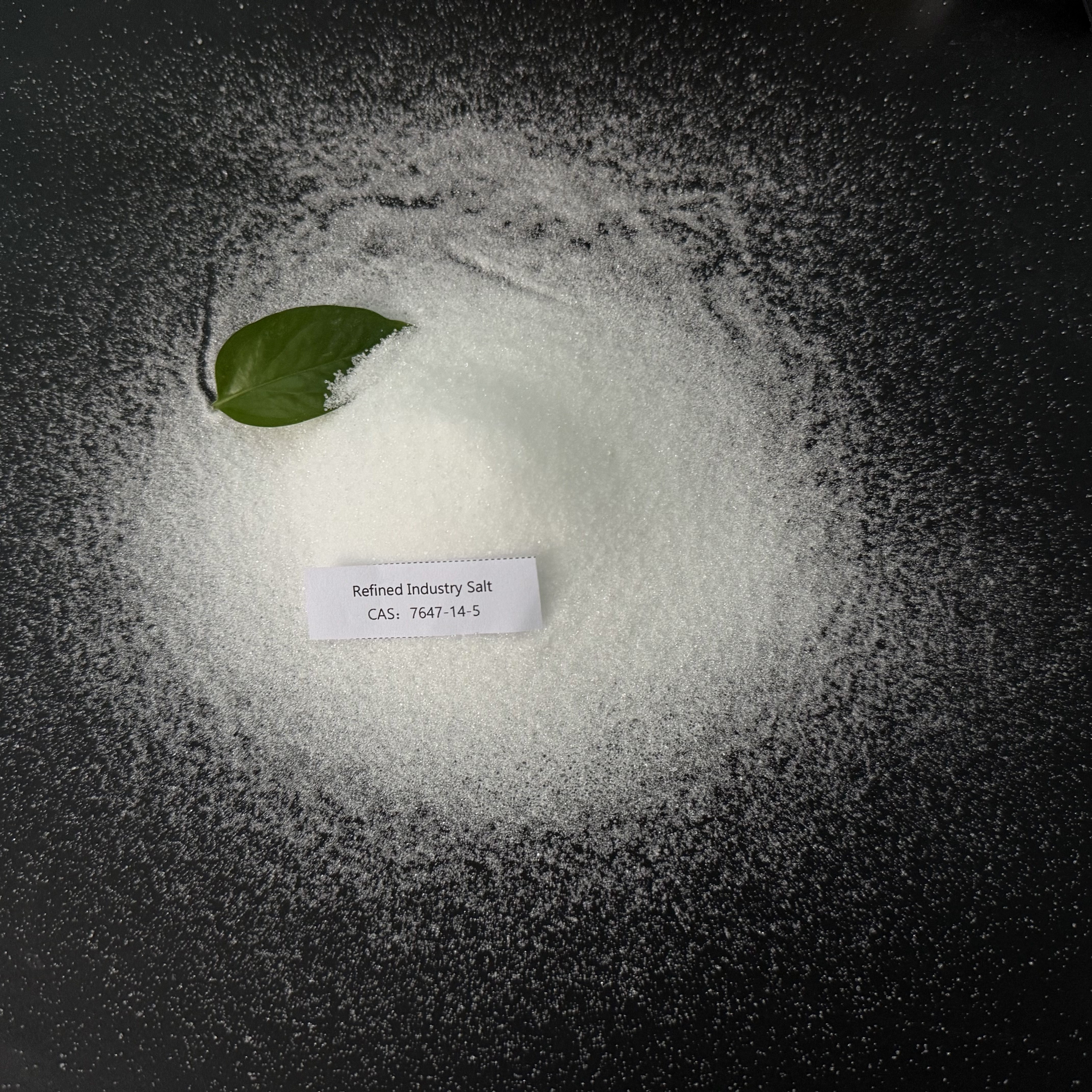 كلوريد الصوديوم عالي النقاء 99٪، بلورات بيضاء من ملح الصوديوم الصناعي المكرر، الرقم الكيميائي 7647-14-5
