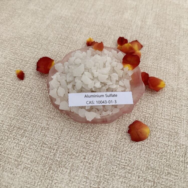 Qiimaha Fabriga Badan 16% Qaybta Sare ee Xalinta Aluminiam Sulfaat Korniyar Yar Xalka Aluminiam inta lagu dharraa