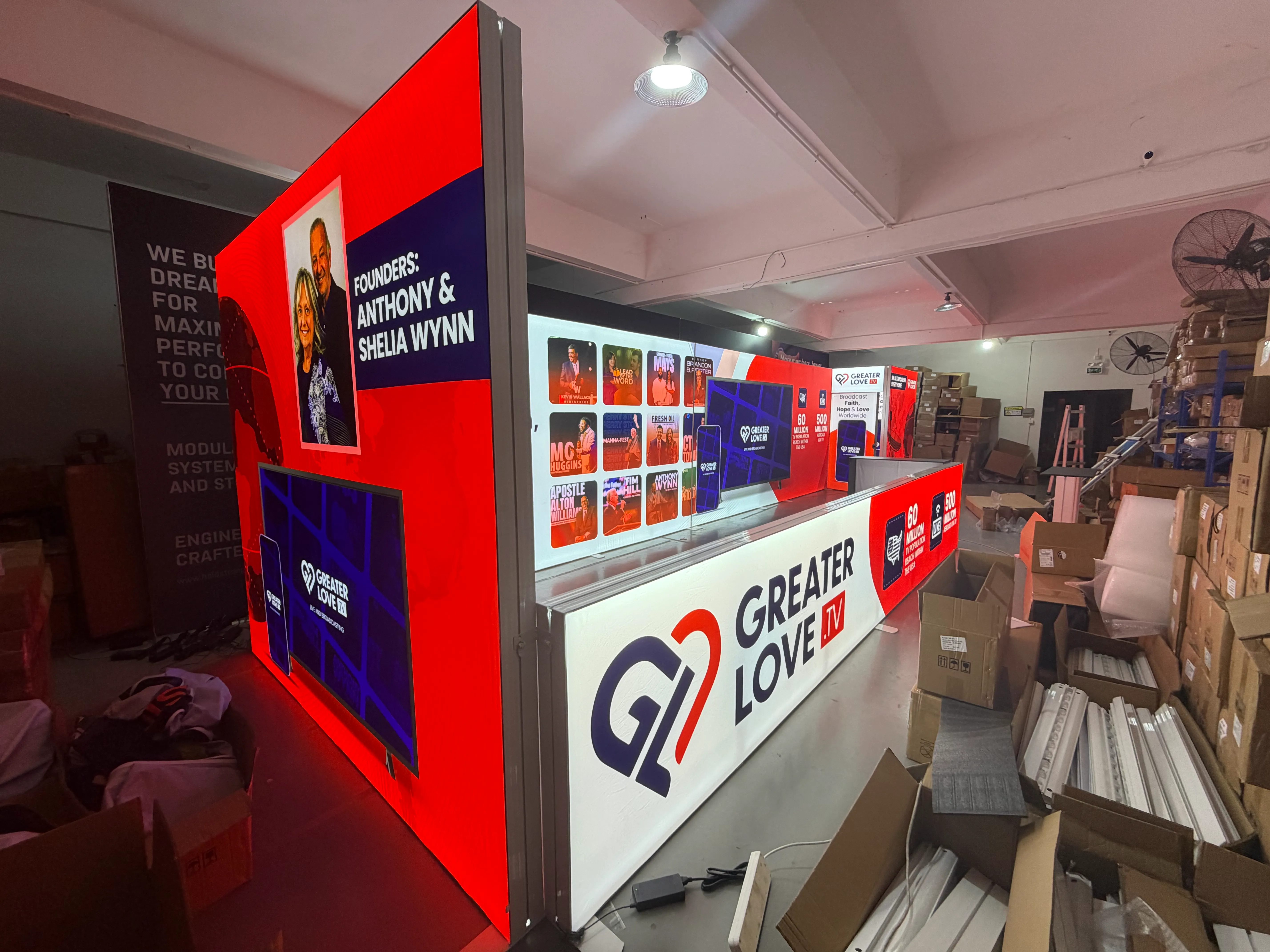 Exhibition case picture display