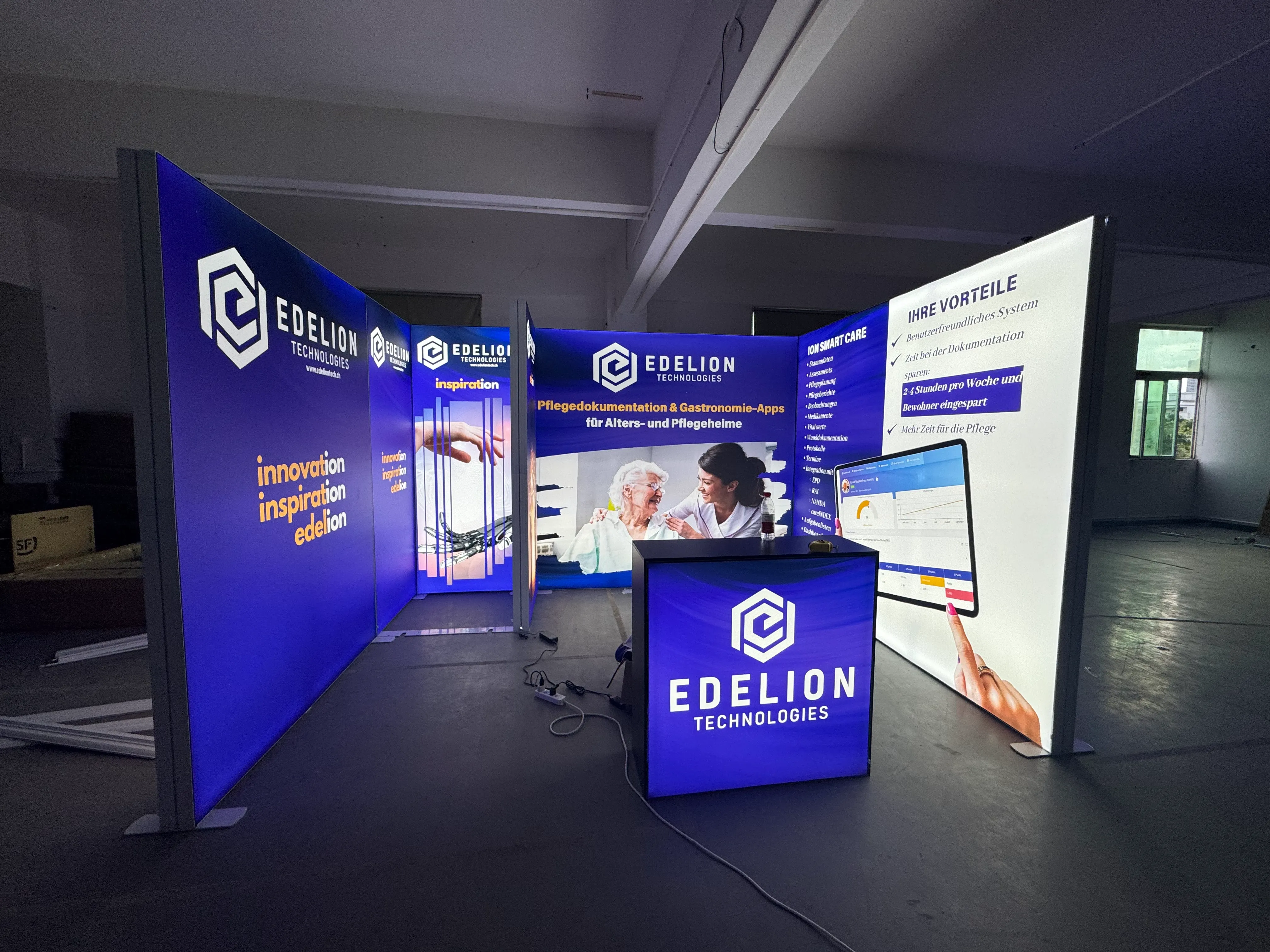 Exhibition case picture display