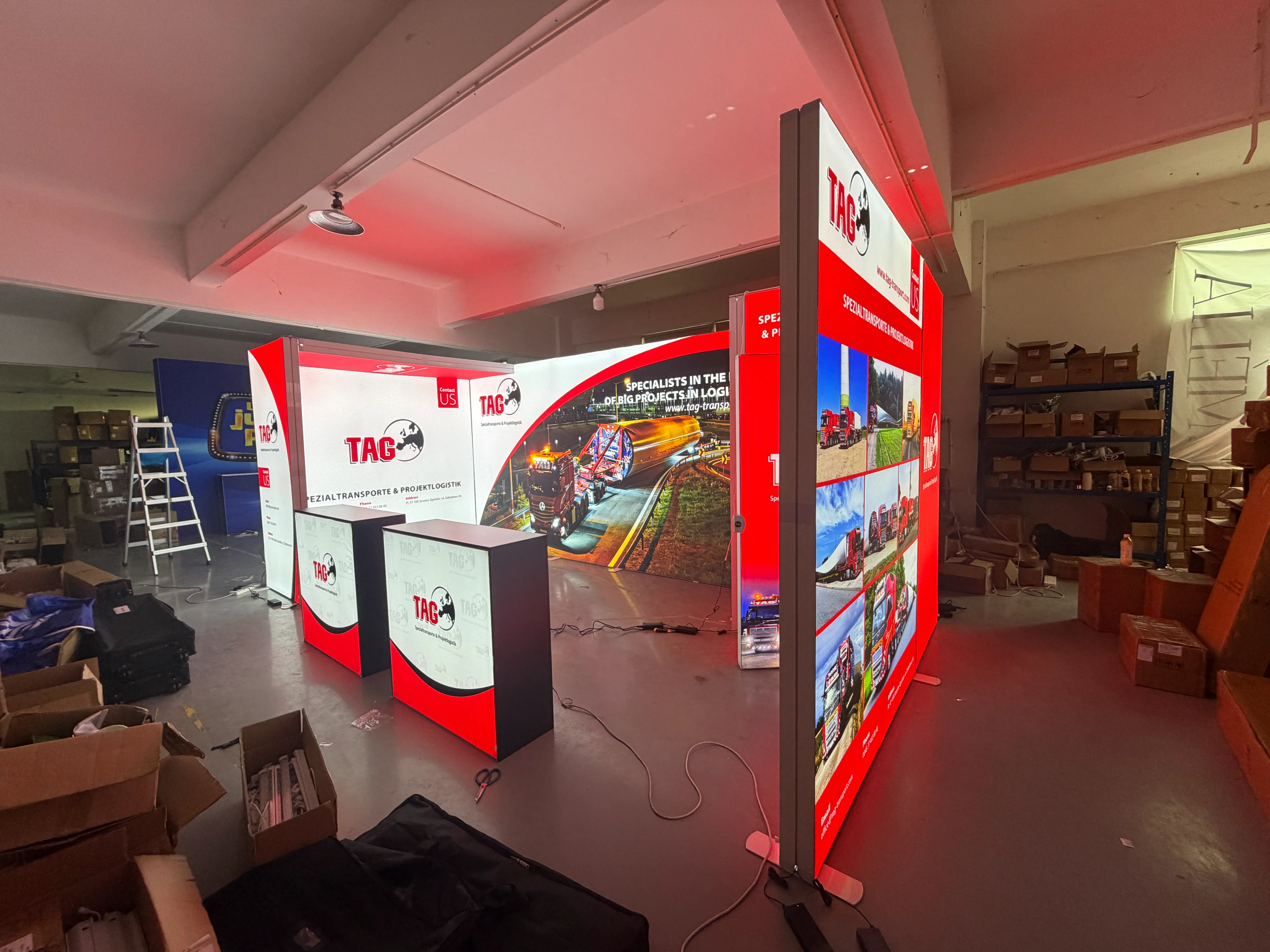 Exhibition case picture display