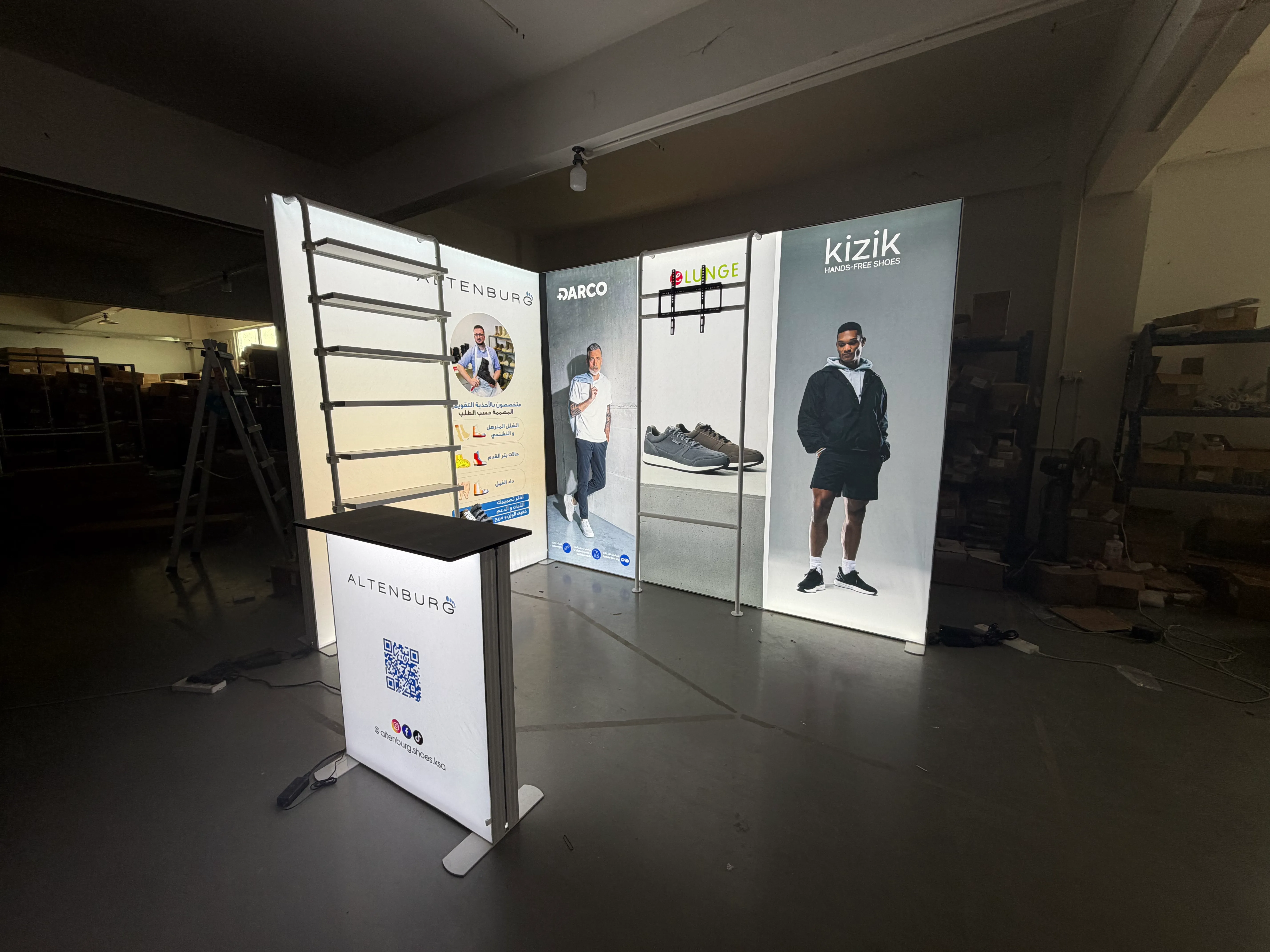 Exhibition case picture display
