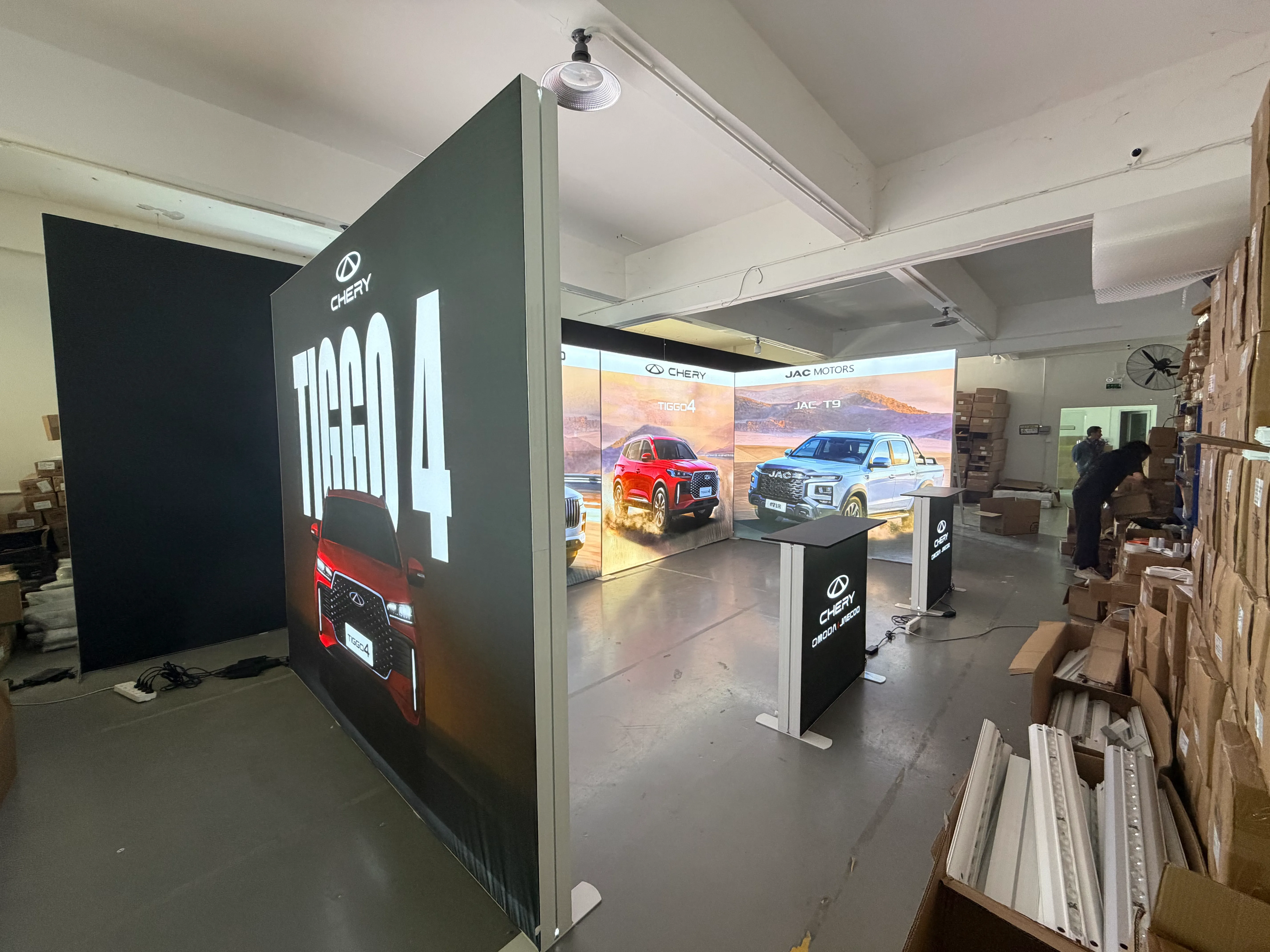 Exhibition case picture display