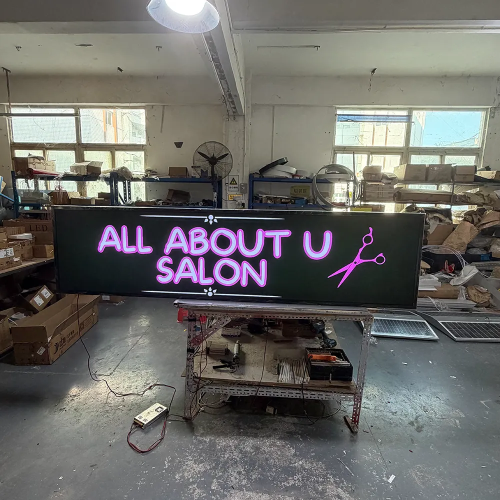 Светлинен панел на салонната марка „All About U”