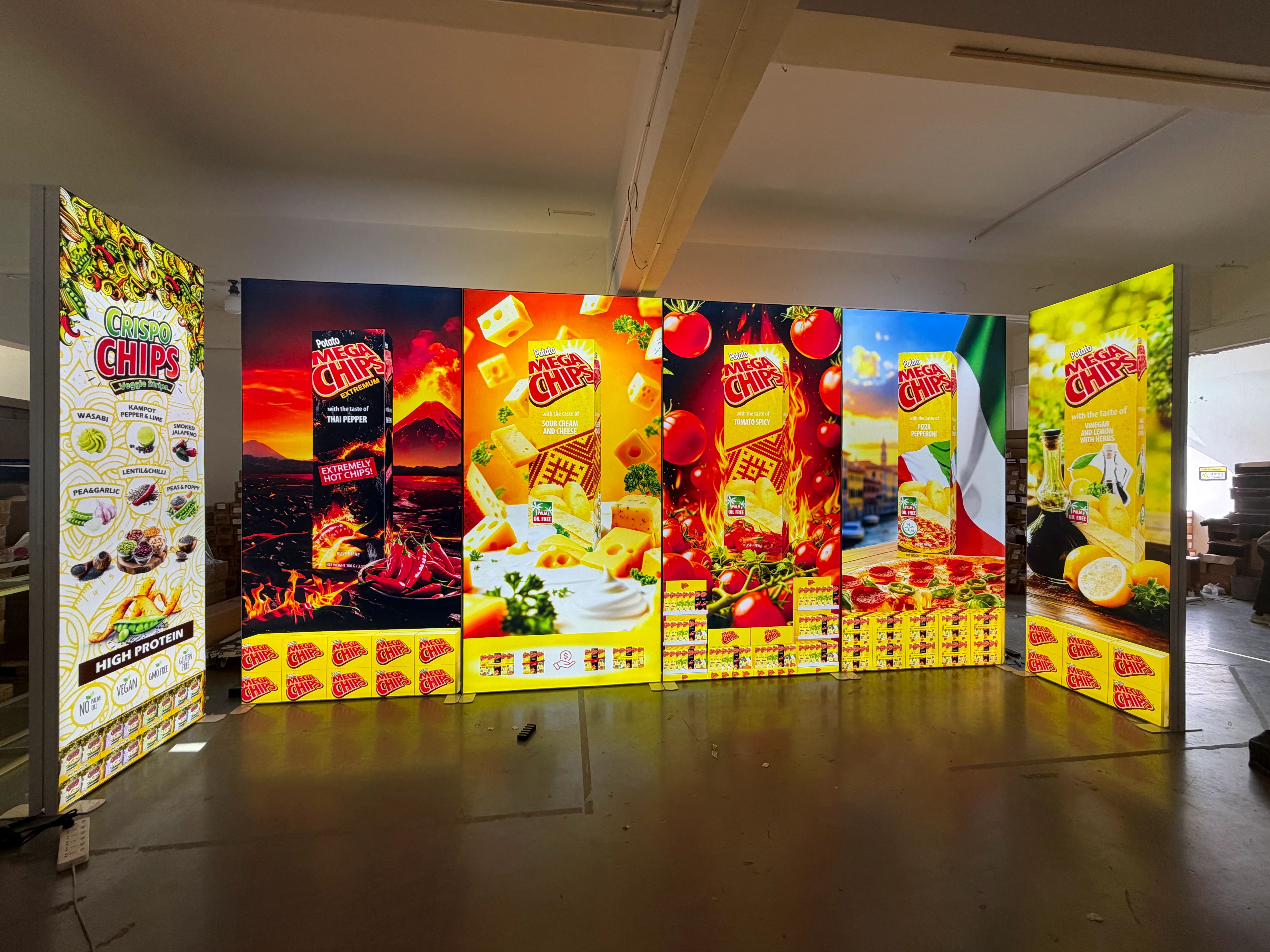 Exhibition case picture display