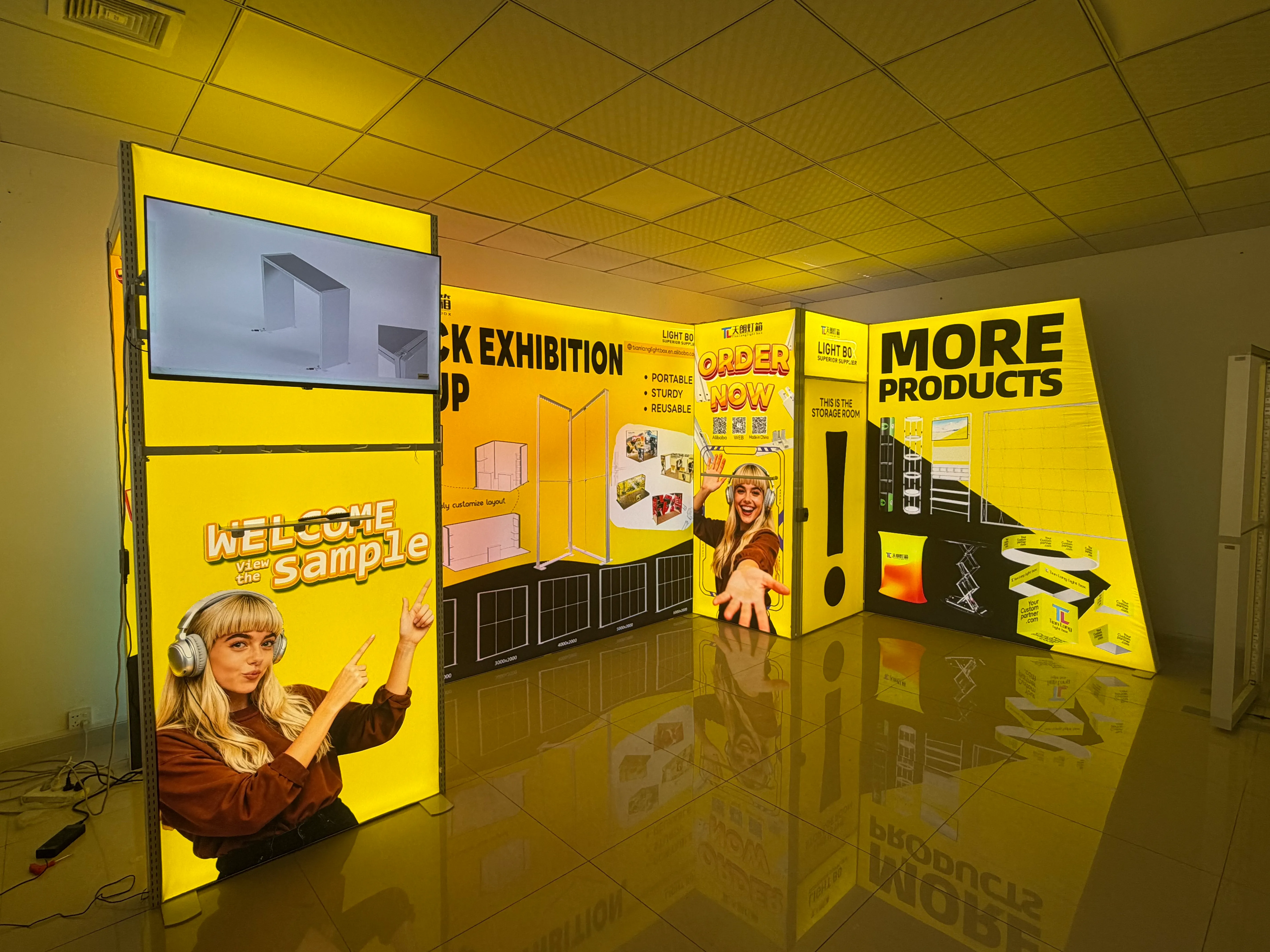 Exhibition case picture display
