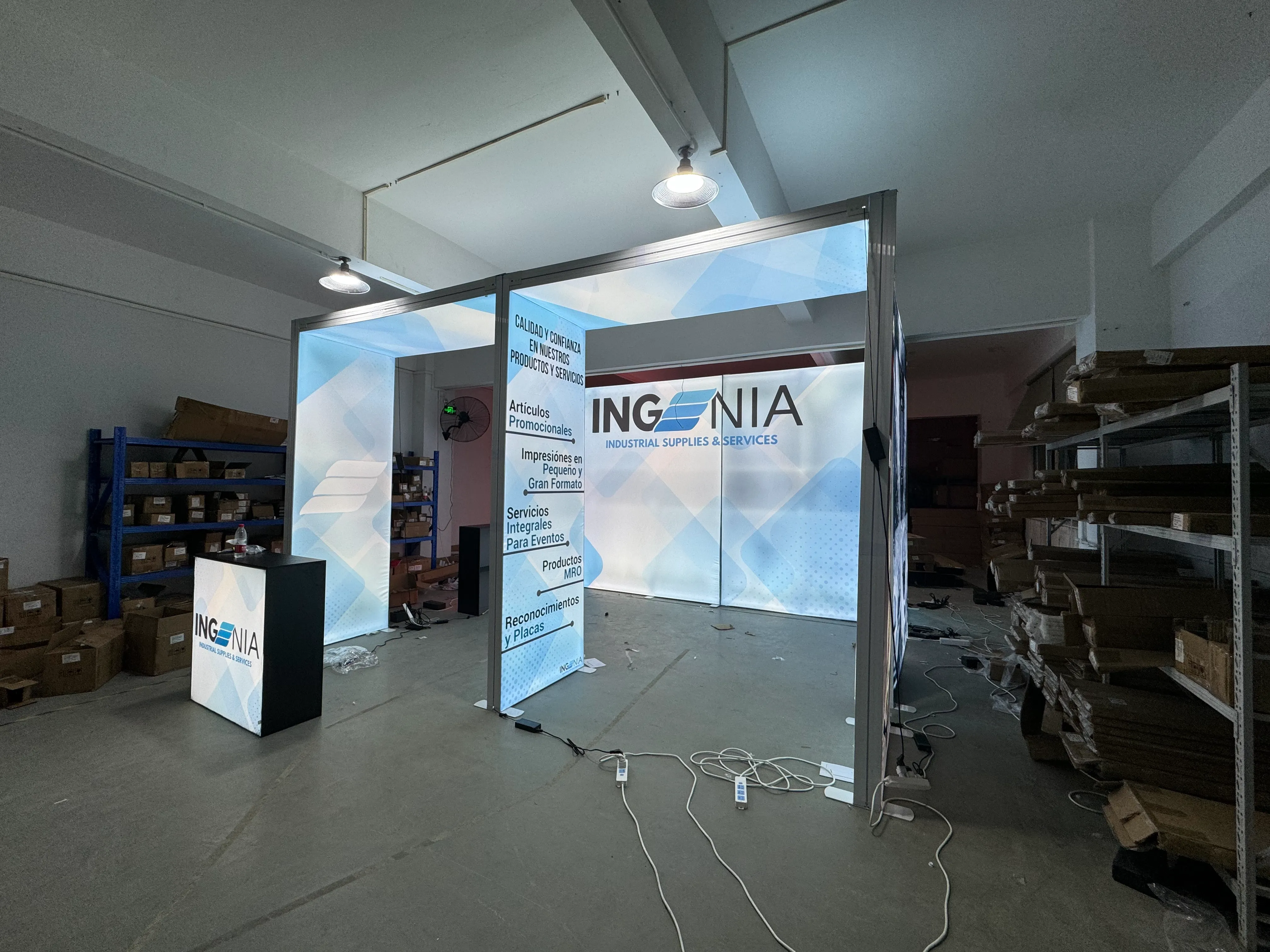 Exhibition case picture display