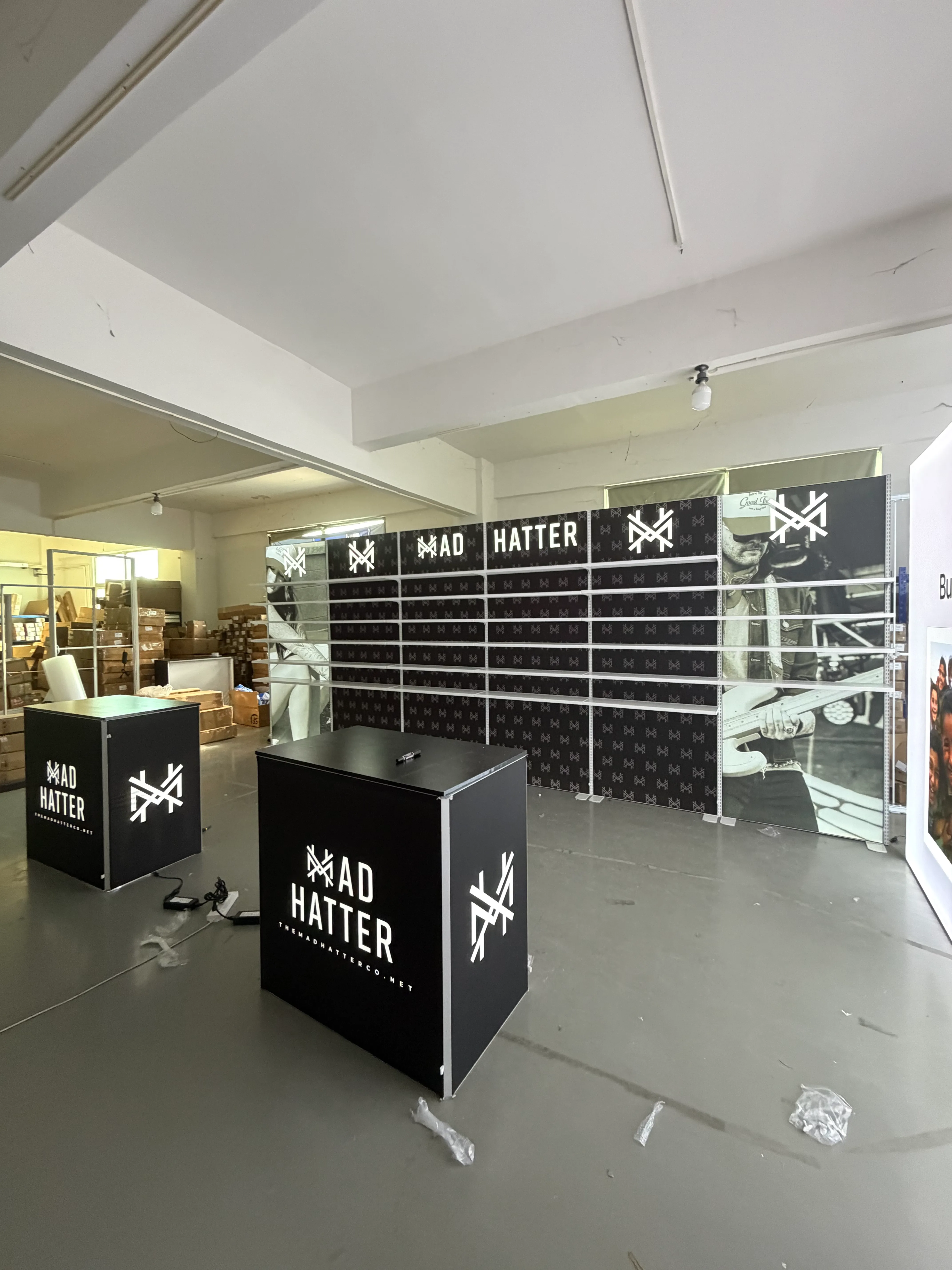 Exhibition case picture display