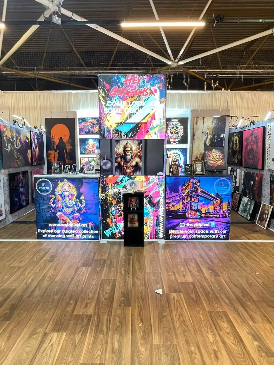 Exhibition case picture display