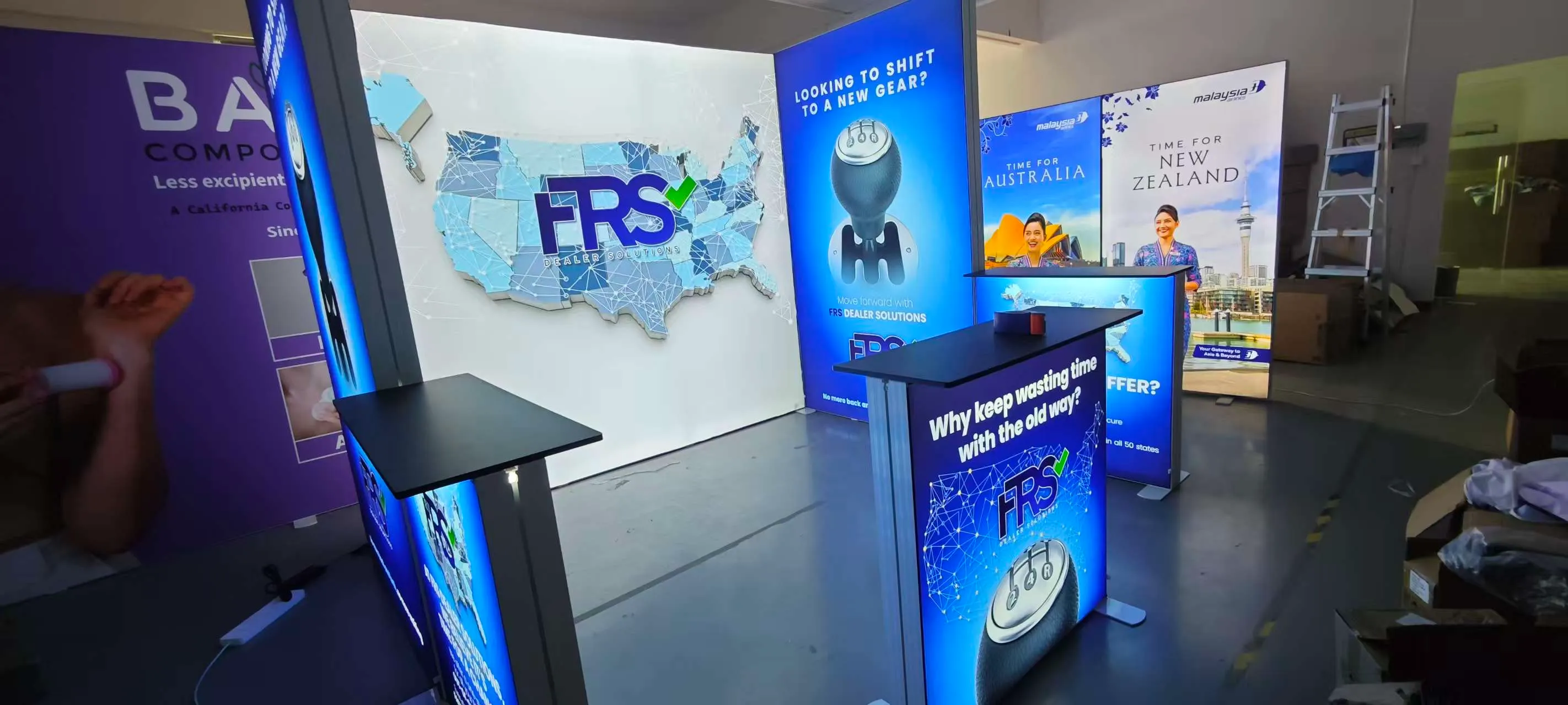 Exhibition case picture display