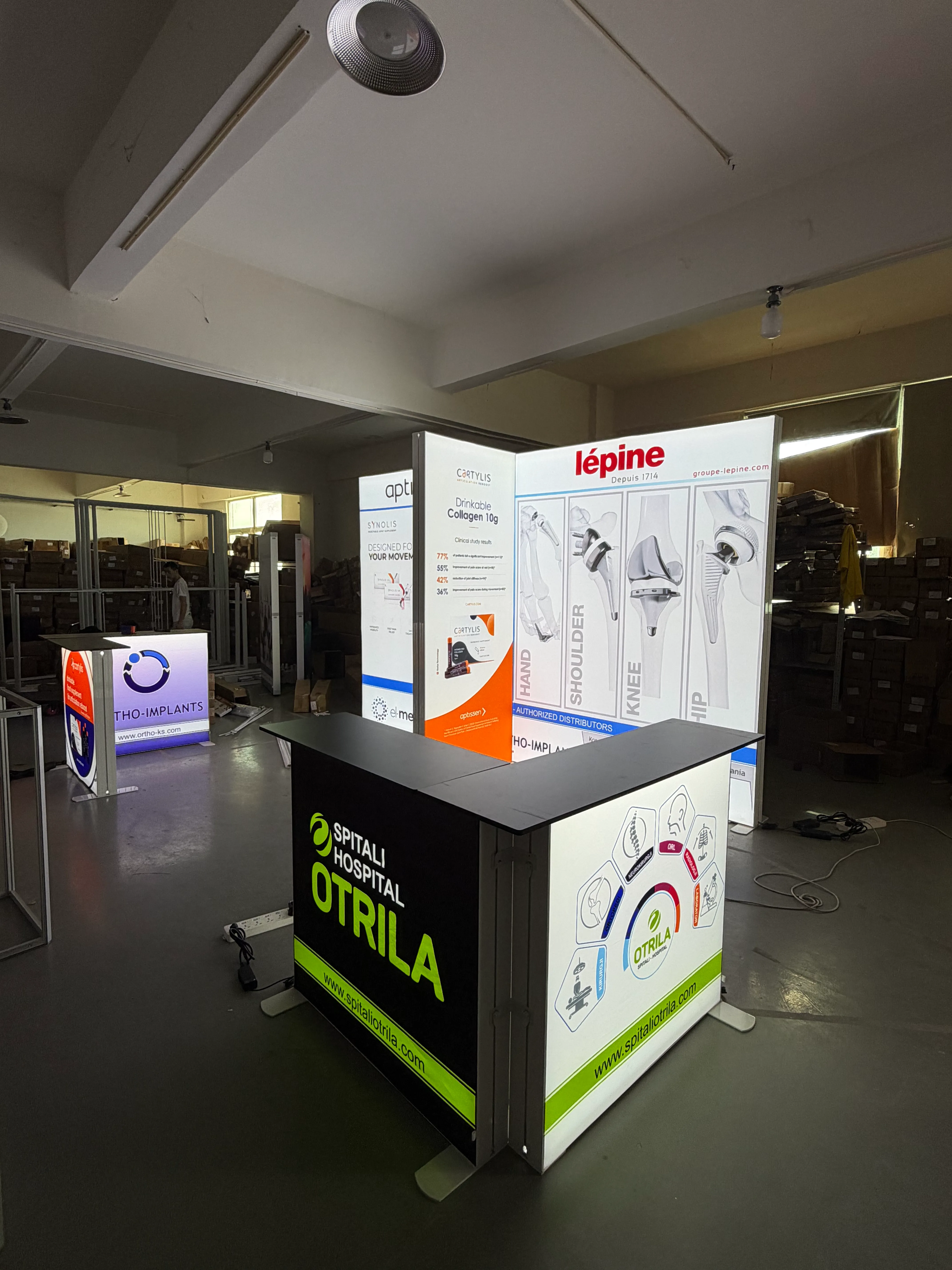 Exhibition case picture display
