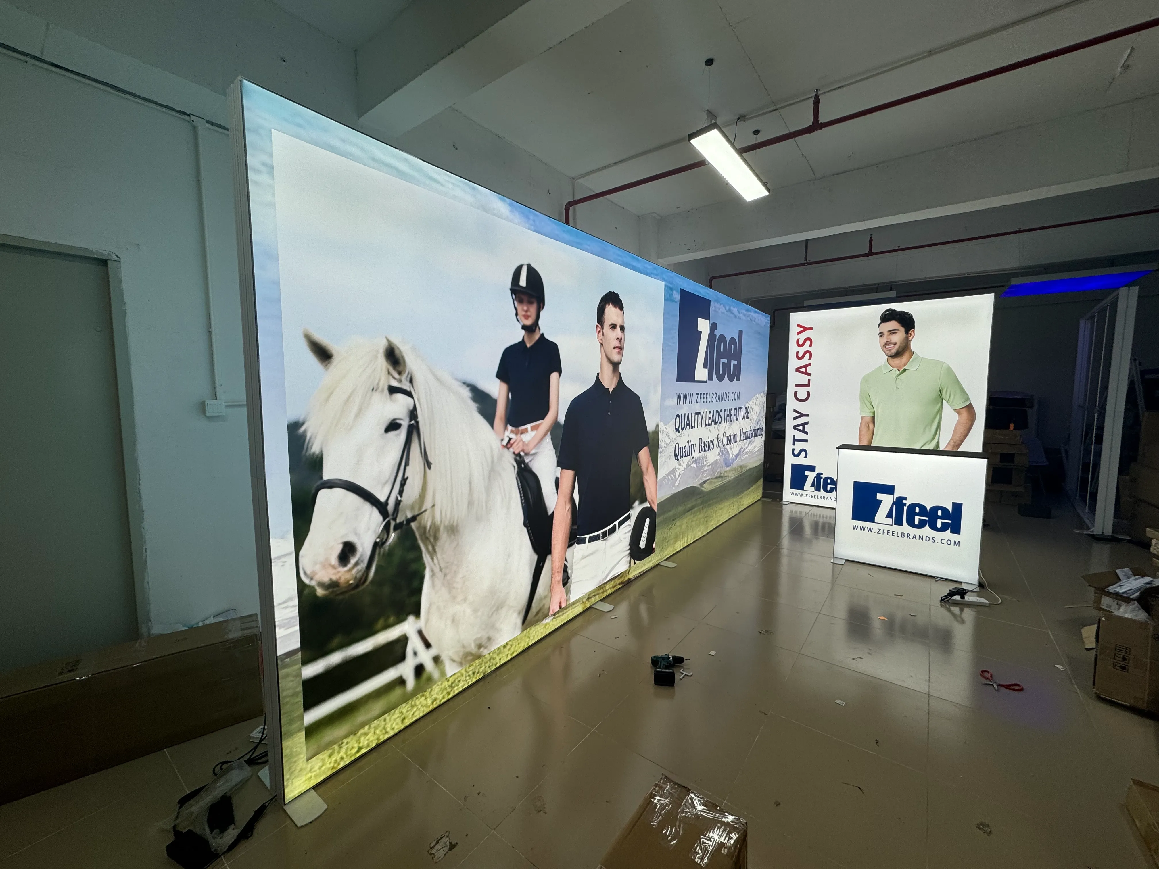 Exhibition case picture display