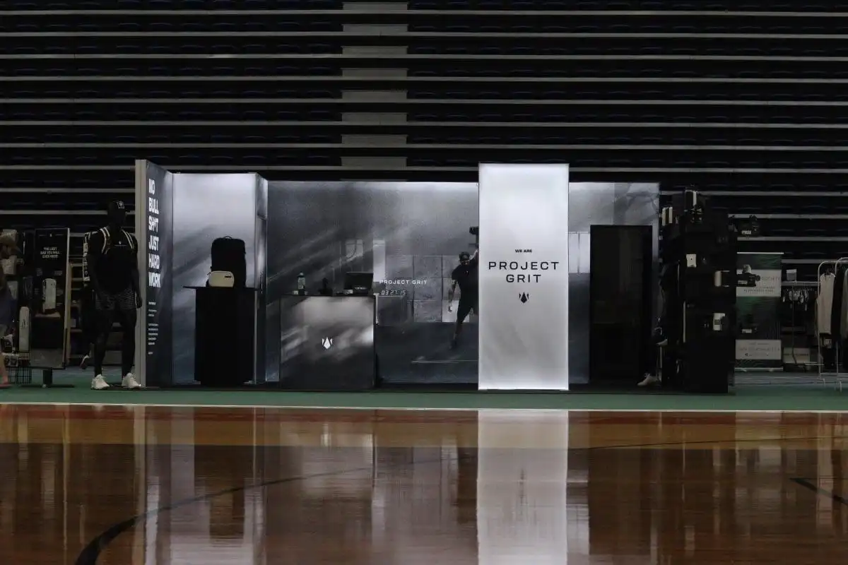 Exhibition case picture display