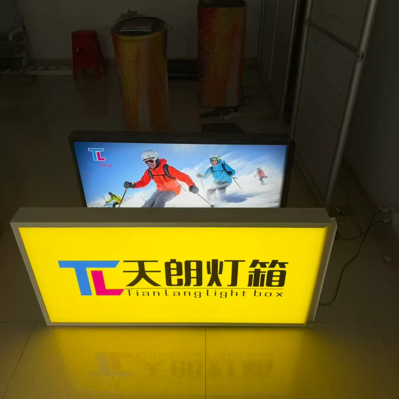 10cm单面亚克力灯箱样品 (1).webp