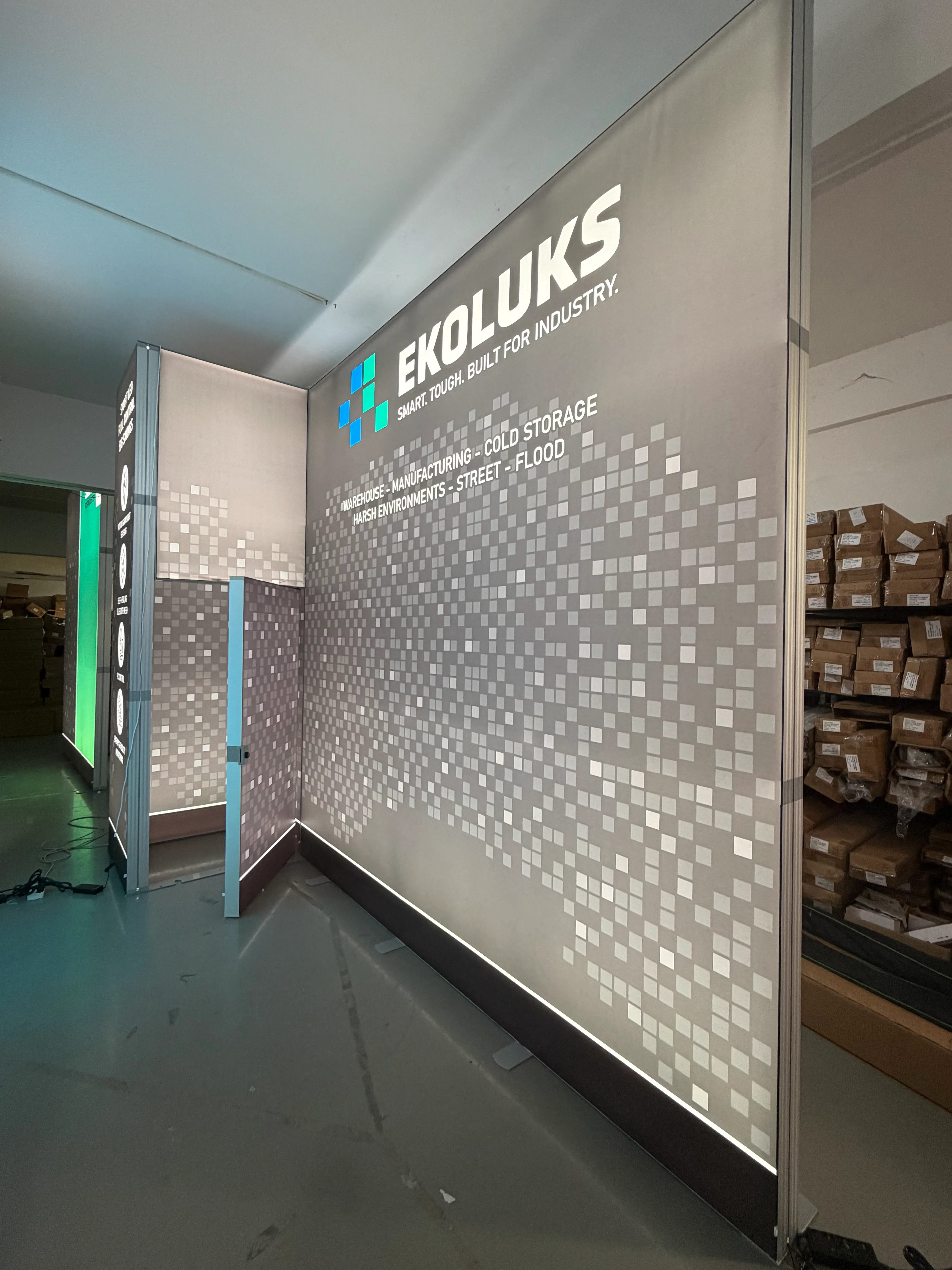 Exhibition case picture display
