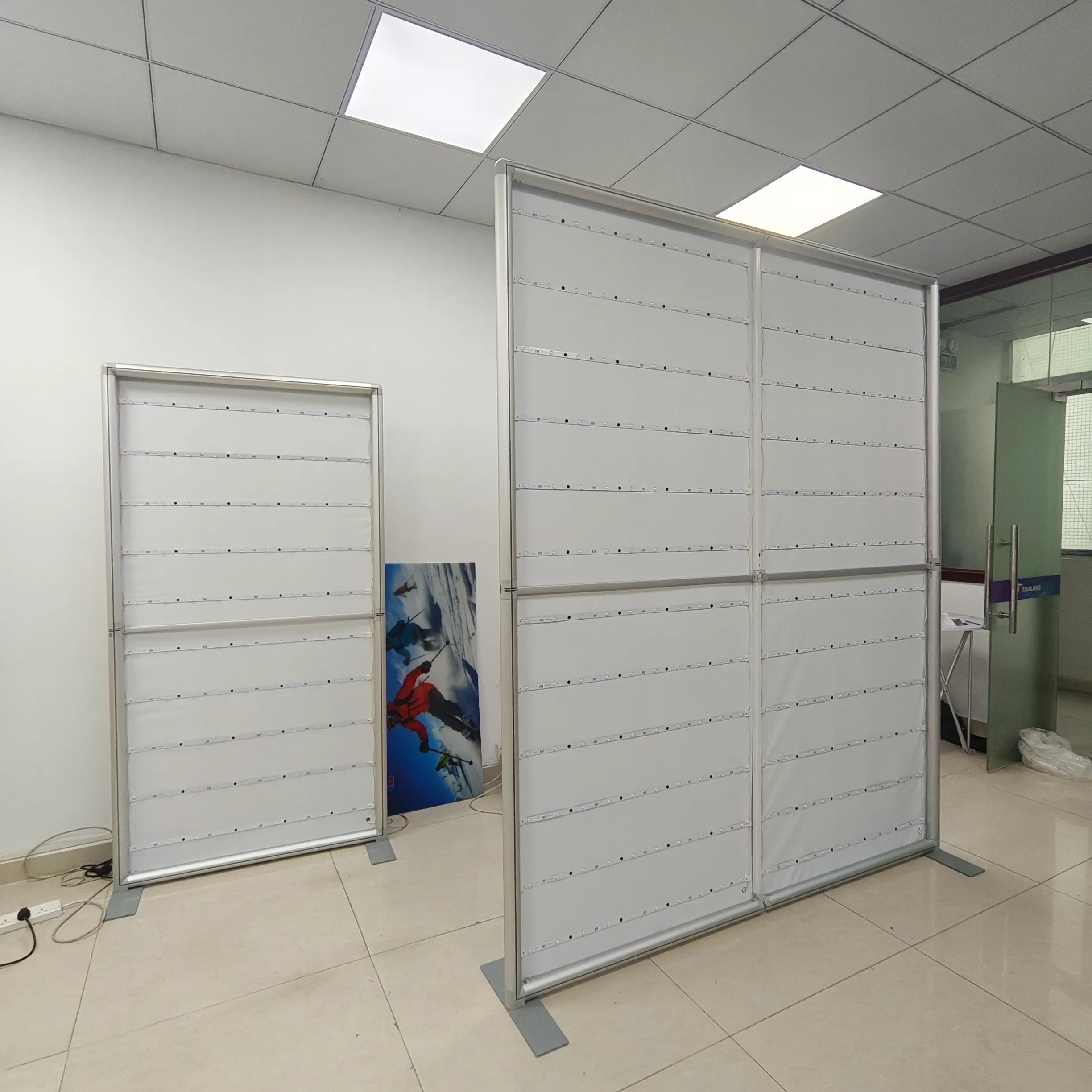 灯箱 50MM双面圆管SEG灯箱 (22).webp