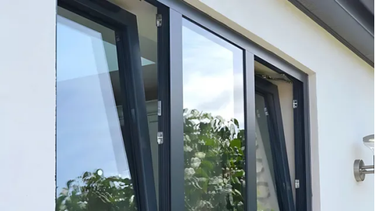 1. Superior Sealing: The Power of the Multi-Point Locking System