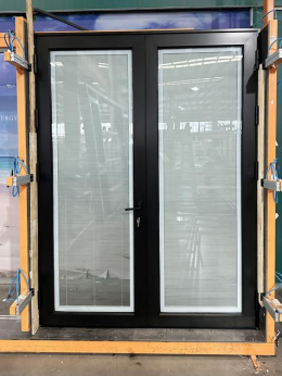 what are the differences between swing doors and sliding doors-52